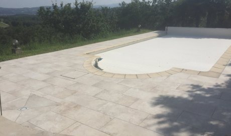 pose carrelage grès céram 60x120 avec évacuation douche extérieure